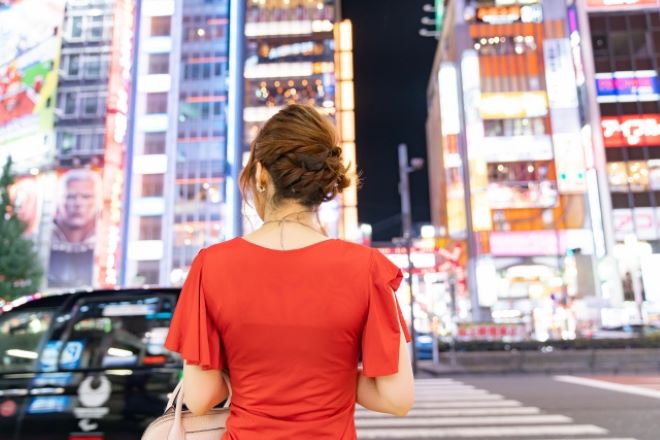 「夜職のことをバラすぞ」と脅された…常連客の執着がエスカレート|20代女性からの調査相談