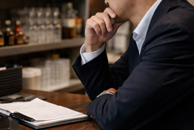 人気ラウンジ嬢の掛け持ち疑惑|ラウンジ責任者（40代男性）からの調査相談。