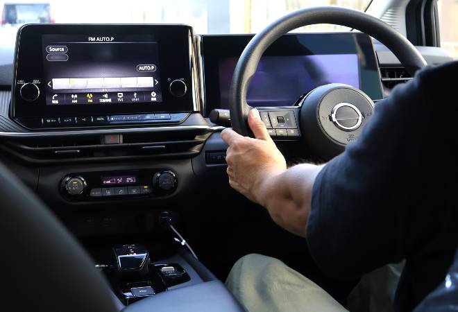 専属送迎ドライバーによる引き抜き疑惑｜キャバクラ経営者からの調査相談。